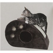 TRIXIE Домик для кошки `Topi` 53х31х32 см. плюш в форме мыши