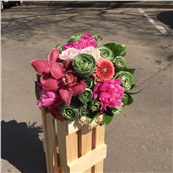 Свадебный букет Дана (орхидея,пионы, гербера, роза) заказать доставку в Москве по лучшей цене в Салоне флористики на Расковой 23а. Круглосуточная доставка в Москве и МО.